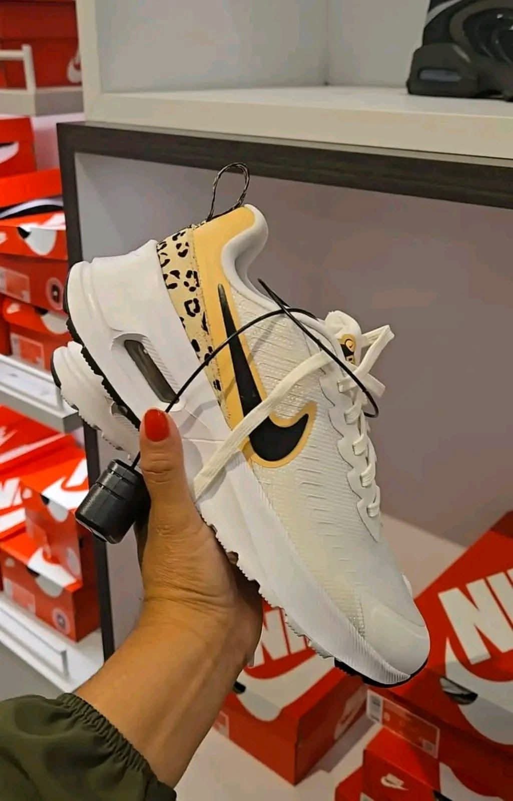 Mixed Brand Shoes Pallets - Image 6